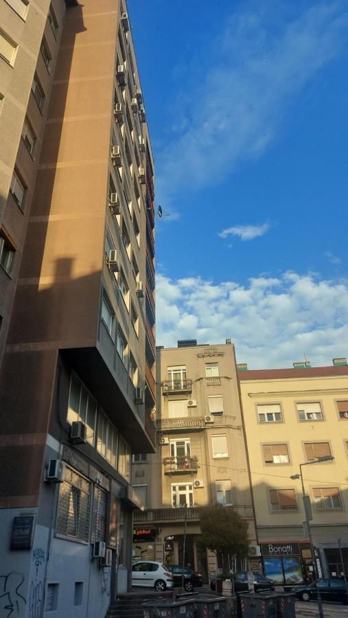 Apartment Place *